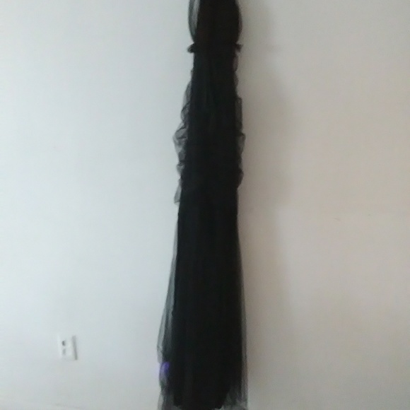 Cache Gown - Picture 2 of 16